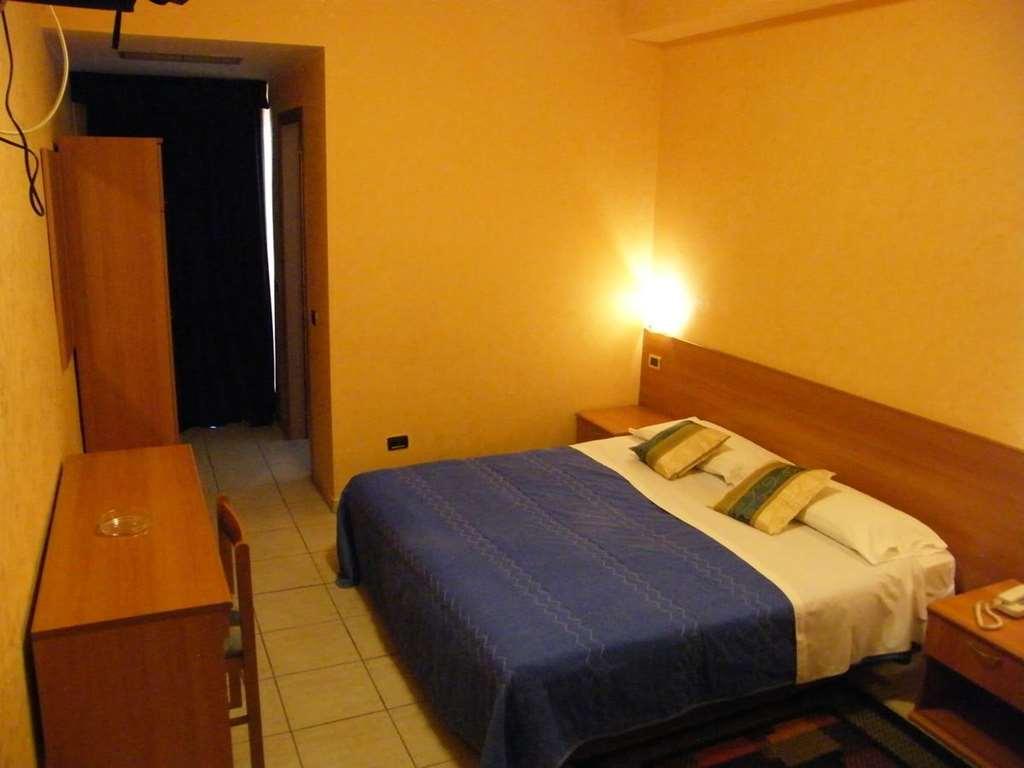 Hotel Residence Memmina Frosinone Værelse billede